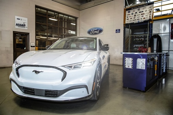 Parkland College Wins State Grant for Electric Vehicle Industry Training